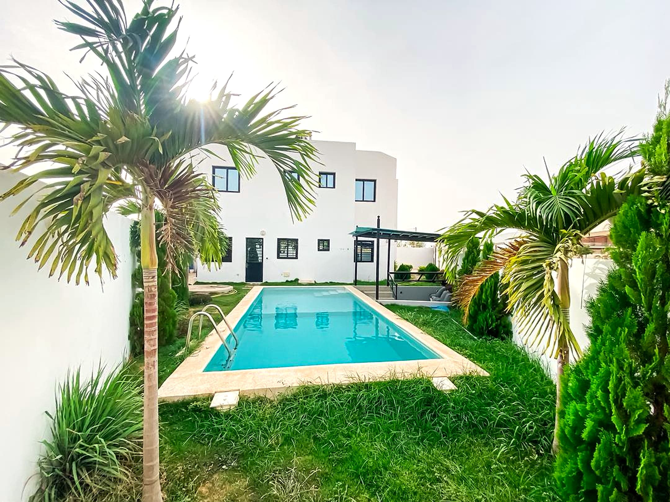 Piscine privative et jardin